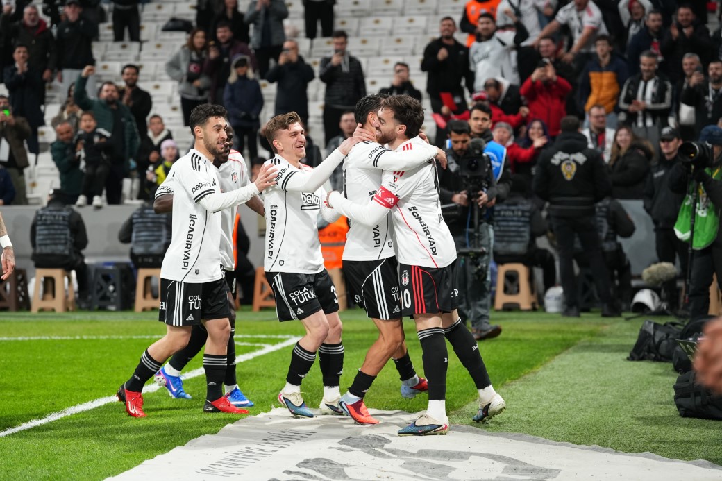 Trendyol Süper Lig: Beşiktaş: 4 - Antalyaspor: 2 (Maç sonucu)