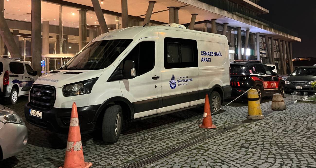 İstanbul Zeytinburnu’nda bir yıl önce boşandığı eski eşinin evine giden şahıs, kızını ve eski eşini silahla vurdu.