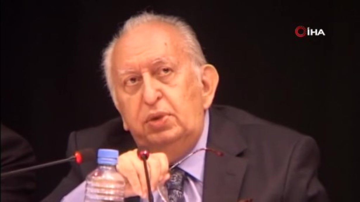 Türkiye Büyük Millet Meclisi (TBMM) eski Başkanlarından Hüsamettin Cindoruk 92 yaşında hayatını kaybetti.