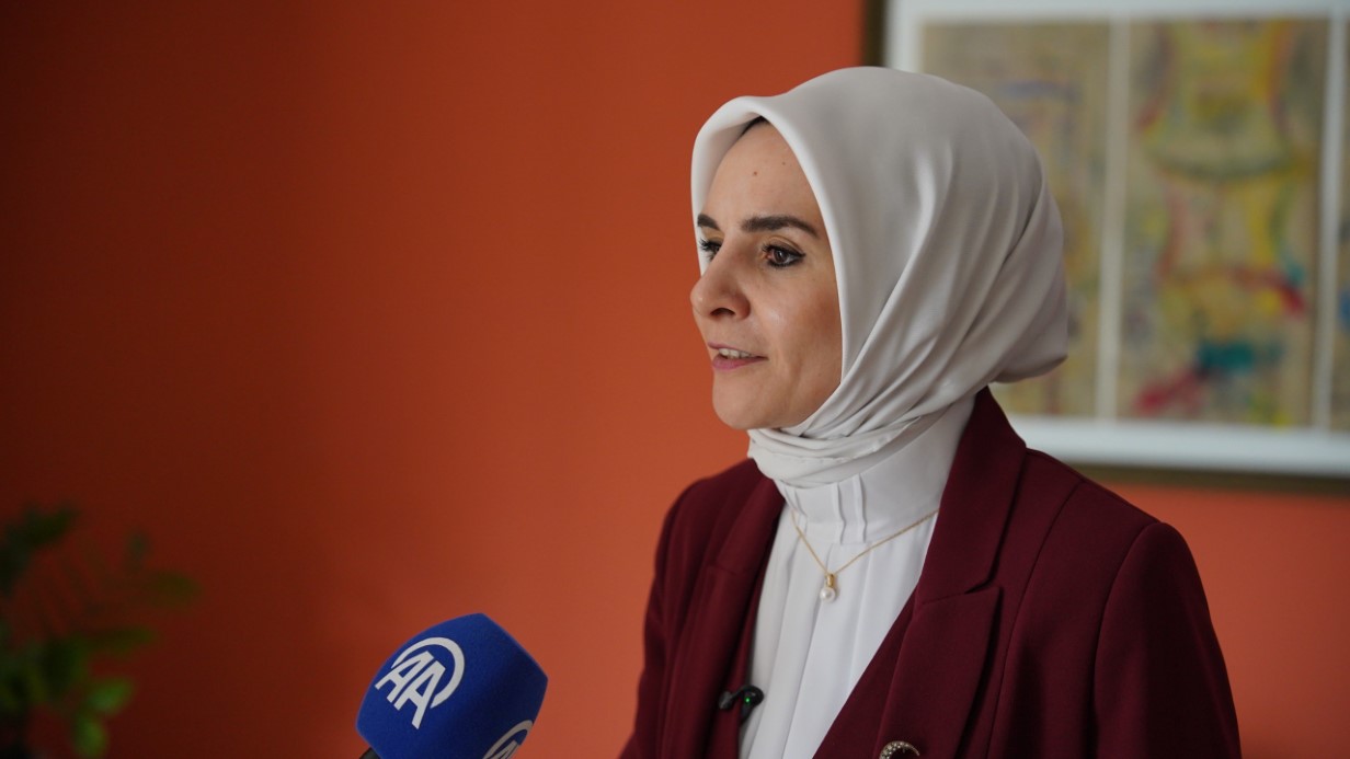 Aile ve Sosyal Hizmetler Bakanı Mahinur Özdemir Göktaş, Senegal ziyaretine ilişkin, "Sayın Cumhurbaşkanımızın talimatları doğrultusunda Karma Ekonomik Komisyonu toplantılarımıza iştirak ediyoruz. 4 yıl aradan sonra burada bu toplantıyı gerçekleştirmek, hem bizim için hem firmalarımız için hem iki ülkenin ilişkilerini daha ileriye taşımak adına çok kıymetli" dedi.