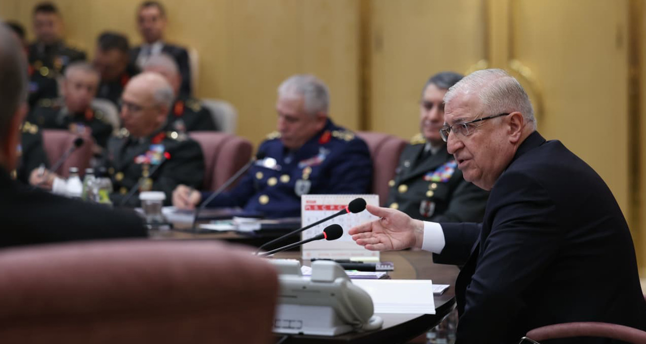 Milli Savunma Bakanı Yaşar Güler, Kara Kuvvetleri Komutanlığında gerçekleştirilen değerlendirme toplantısına katıldı.