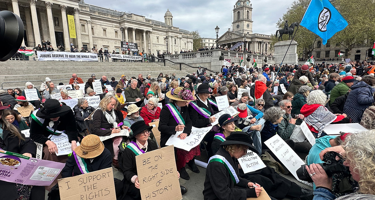İngiltere’nin başkenti Londra’da yüzlerce göstericinin, İngiliz hükümetinin yasaklı örgüt ilan ettiği "Palestine Action" (Filistin için Eylem) grubuna destek için bir araya geldiği protestolarda 212 kişi gözaltına alındı.