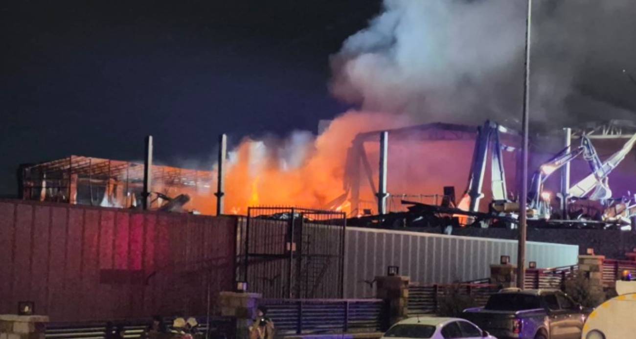 İran heyetinin uçağına ABD'nin Minab'daki saldırısında ölen çocukların fotoğrafları konuldu