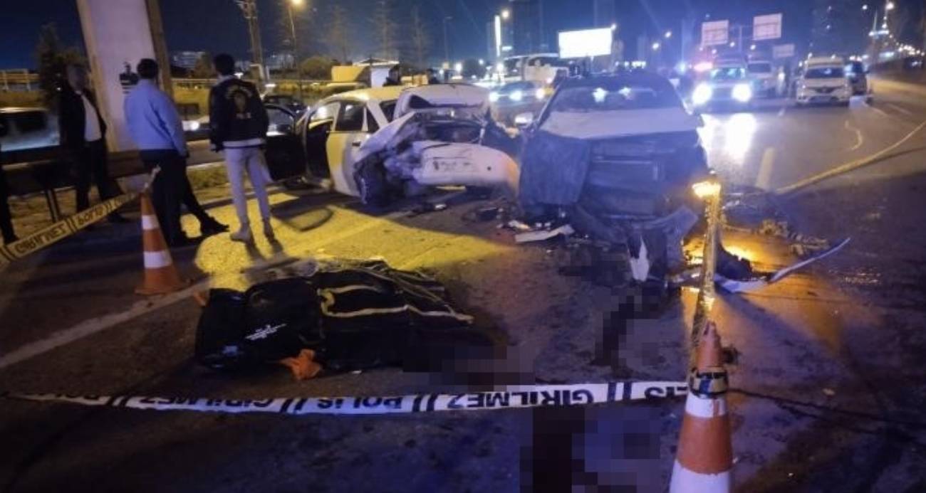 İran heyetinin uçağına ABD'nin Minab'daki saldırısında ölen çocukların fotoğrafları konuldu