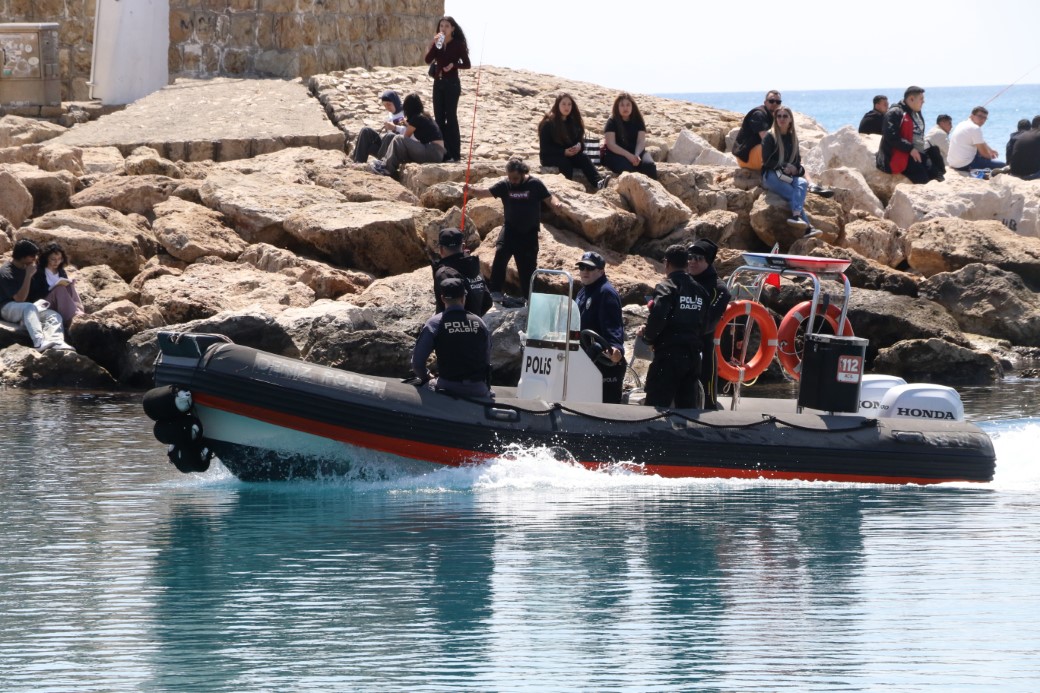 Suyun altını üstüne getiriyor, can kurtarmak için saniyelerle yarışıyorlar