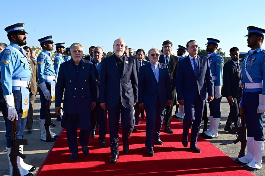 İran heyeti Pakistan’dan ayrıldı