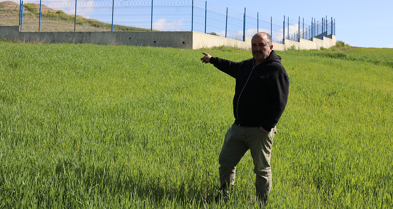 Çankırı’da AKO akü fabrikasından aktığı iddia edilen sular sebebiyle tarlalarının zarar gördüğünü söyleyen çiftçi, tüm uğraşlarına rağmen soruna çözüm bulunmadığını söyledi.