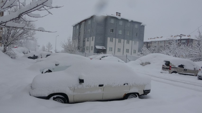 Bitlis’te 111 köy yolu ulaşıma kapandı