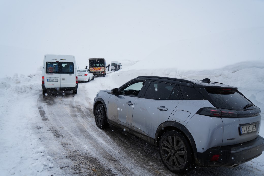 Muş’ta kar ve tipi: Mahsur kalan 50 kişi kurtarıldı