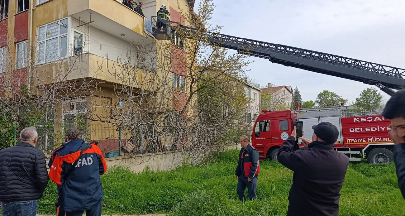 Evi ateşe verdi, babasını arayıp "evi yaktım gel" dedi