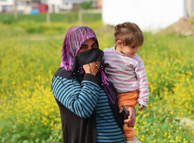 Belediye yolu yapmadı, engelli evladıyla perişan oldu