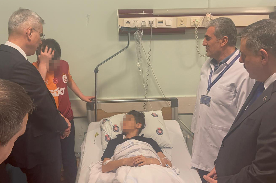 Bakanlar yaralı öğrencileri ziyaret etti