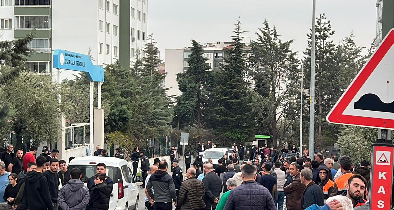 Kahramanmaraş’ta bir okula silahlı saldırı düzenleyen saldırganın, daha önce arkadaşlarına yönelik tehditlerde bulunduğu iddia edildi.