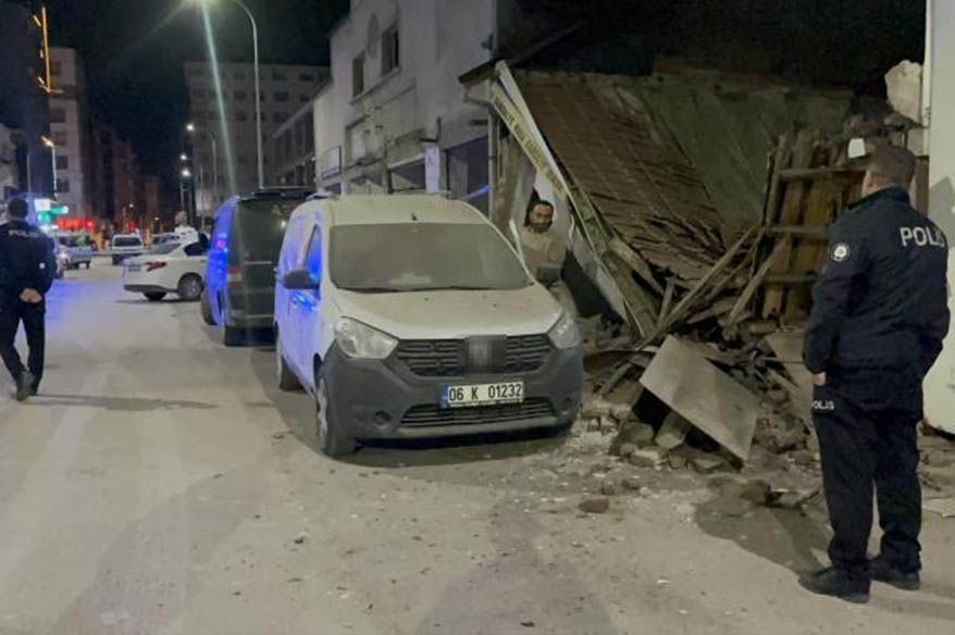 Eskişehir’de metruk iş yeri yıkıldı, şans eseri yaralanan olmadı