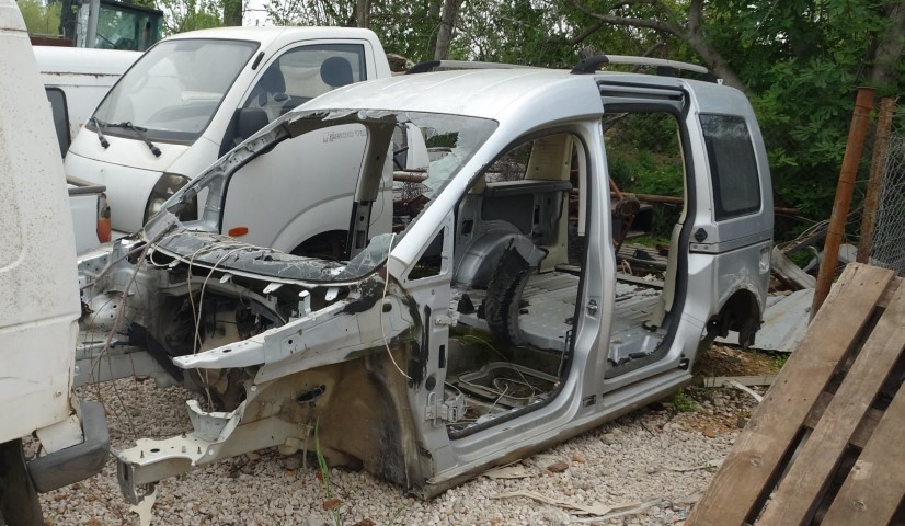 Yediemin otoparkları araç mezarlığına döndü, milyonluk araçlarla hurdaya dönenler aynı alanda sahiplerini bekliyor