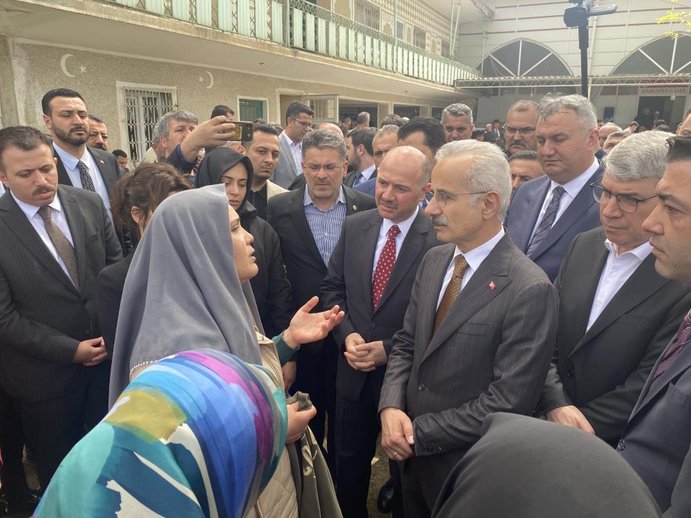 Okul saldırısında ölenler son yolculuğuna uğurlandı