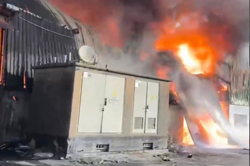 Geri dönüşüm fabrikasında yangın böyle görüntülendi