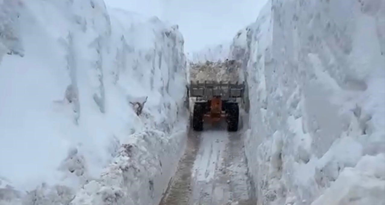 Şırnak’ta karlar arasındaki 2.5 kilometrelik "açık hava tüneli"
