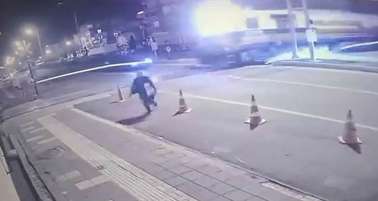 Diyarbakır’da otomobil tren ile çarpıştı: Feci kaza kamerada