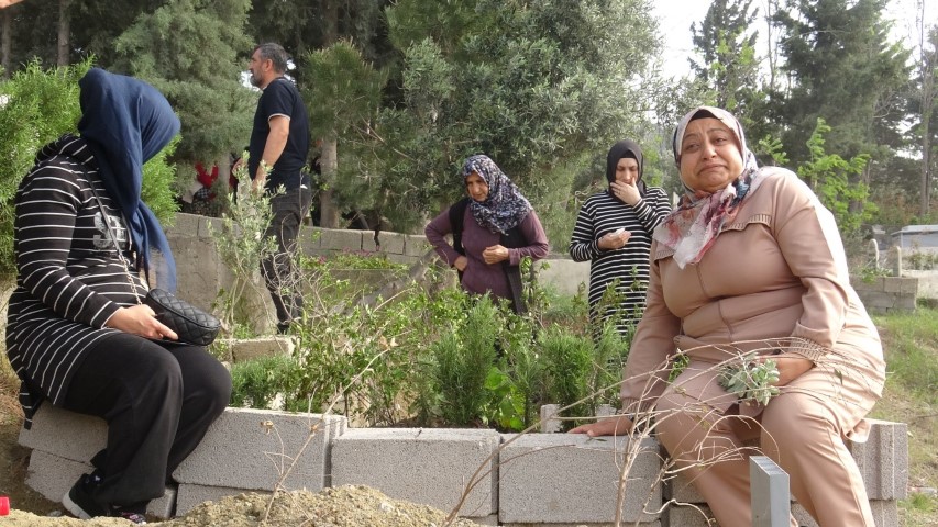 Bilezikler için anneyi ve oğlunu öldüren katil morga gidip, olayı gerçekleştirenleri gördüğünü söylemiş