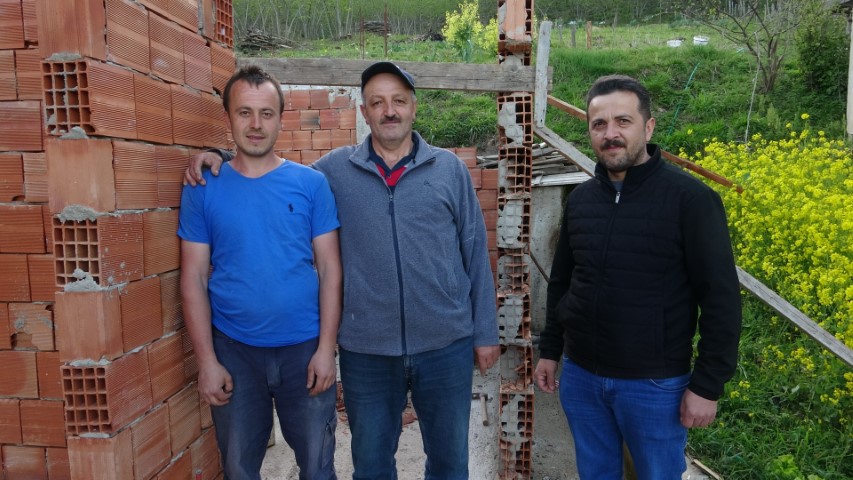 Karadeniz usulü ustalık: Duvarı yıkmadan yerini değiştirdiler