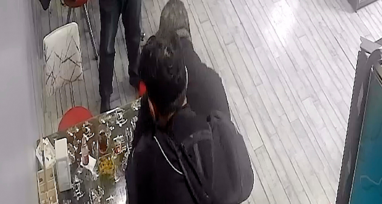 Nefes borusuna çilek takılan döner ustasını kurye kurtardı