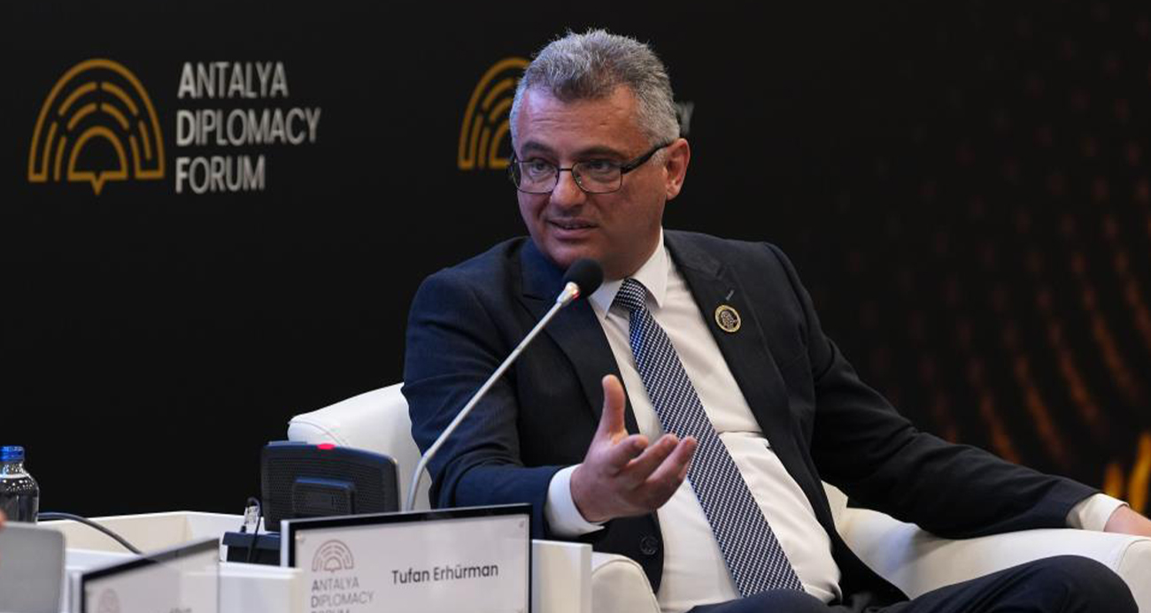 Antalya Diplomasi Forumu’nda konuşan Kuzey Kıbrıs Türk Cumhuriyeti (KKTC) Cumhurbaşkanı Tufan Erhürman, Kıbrıs Türk halkının azınlık statüsünü asla kabul etmeyeceğini, siyasi eşitlik ve egemenlik haklarından vazgeçmeyeceğini belirterek, "Kıbrıs Türk halkı bu adada azınlık statüsünü zinhar kabul etmez. Hakkımız oradadır ve hakkımızı yedirmeyiz" dedi