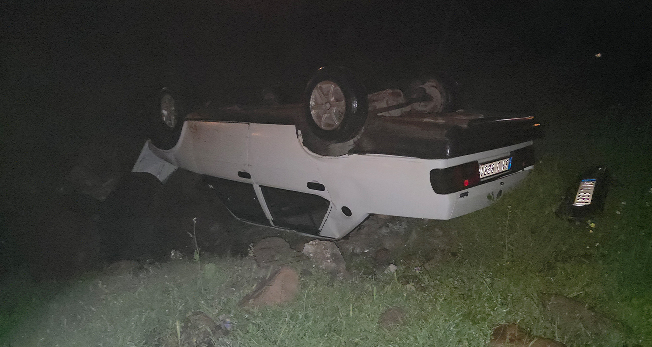 Hatay’da takla atarak tarlaya uçan ve ters dönen aracın sürücüsü yaralandı.