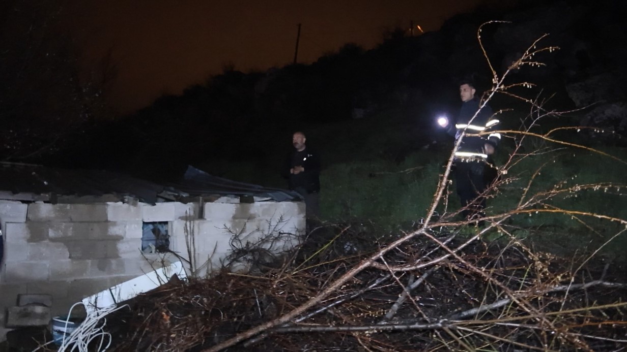 Kaza yaptıktan sonra çalıların arasına saklanan sürücü: 