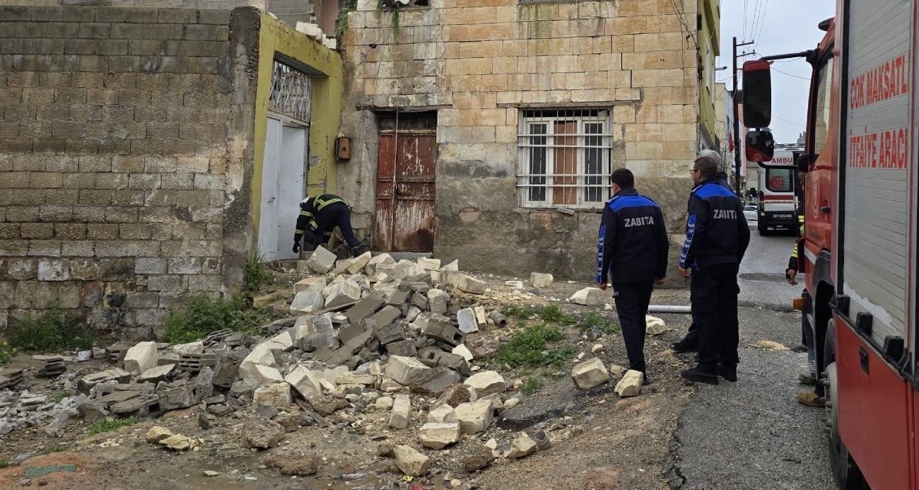Gaziantep’te yoğun yağış sonrası kerpiç bina çöktü: 2 yaralı