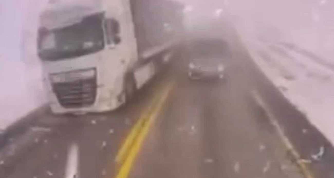 Artvin’de sis ve hatalı sollama kazaya neden oldu: 2 yaralı