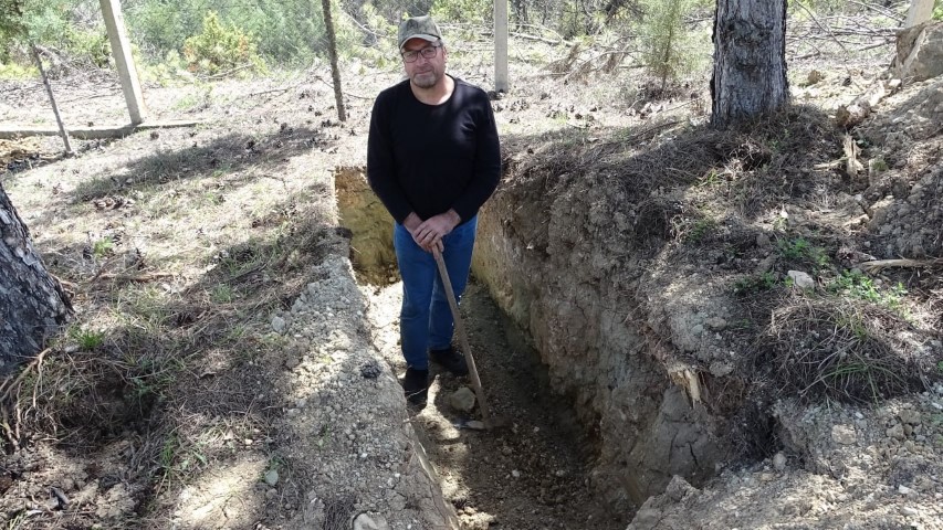 Dokuz kez ölümden döndü, mezarını kazmaya başladı