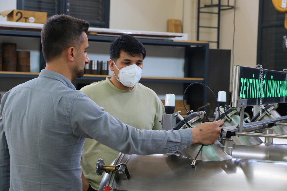 Zeytinyağında üreticileri heyecanlandıracak makine: Soğuk sıkımda sıcak sıkım verimi