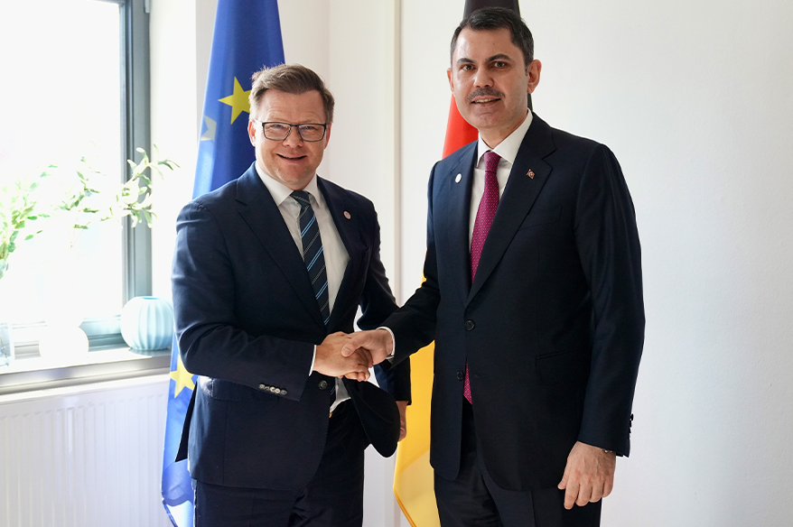 Bakan Kurum, BM İcra Sekreteri Stiell ve İngiliz, Alman ve Japon mevkidaşları ile görüştü