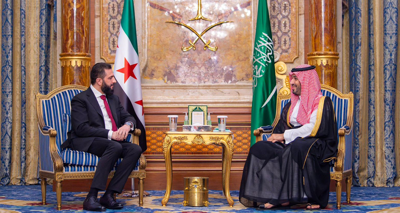 Suriye Devlet Başkanı Ahmed eş-Şara, Suudi Arabistan'a gerçekleştirdiği resmi ziyaret kapsamında Suudi Arabistan Veliaht Prensi Muhammed bin Selman ile görüştü.