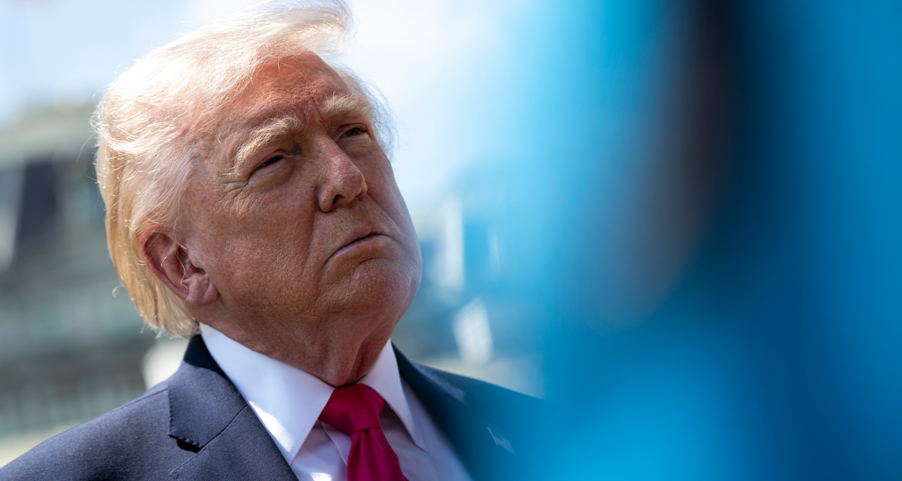 ABD Başkanı Donald Trump, İran ile yürürlükteki ateşkesin taraflar arasındaki görüşmelerde bir sonuca varılana kadar uzatıldığını ancak, Hürmüz Boğazı'ndaki ABD ablukasının devam edeceğini belirterek, "Ordumuzun ablukayı sürdürmesine, her bakımdan tetikte kalmasına ve görüşmeler bir sonuca varana kadar ateşkesin uzatılmasına yönelik talimat verdim" dedi.