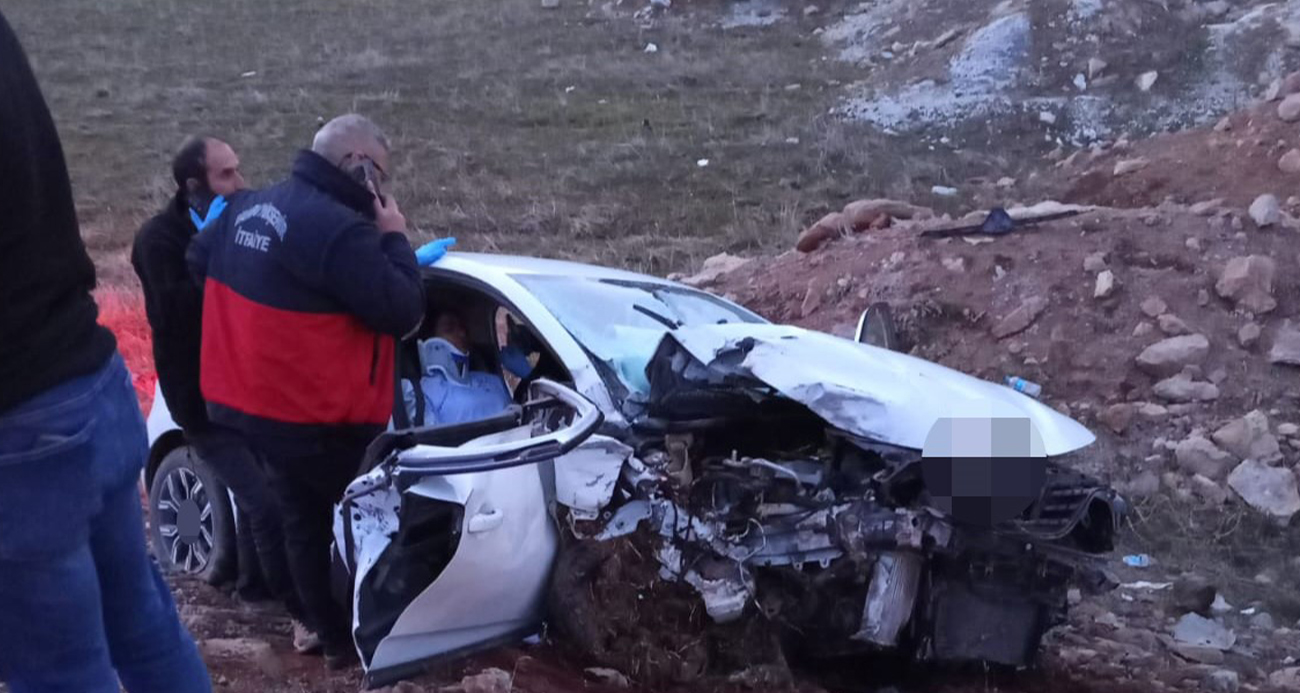Van’ın Çaldıran ilçesinde otomobilin şarampole yuvarlanması sonucu meydana gelen trafik kazasında 2’si çocuk 5 kişi yaralandı.
