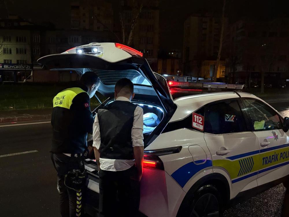 Ceza yiyen alkollü sürücü ekiplere önce ‘teşekkür’ etti, sonra zorluk çıkardı