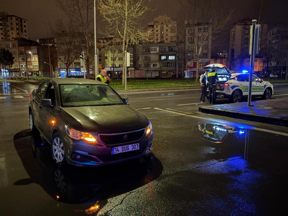 Ceza yiyen alkollü sürücü ekiplere önce ‘teşekkür’ etti, sonra zorluk çıkardı