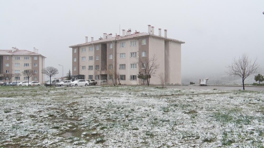 Başkentte kar ve karla karışık yağmur etkili oldu