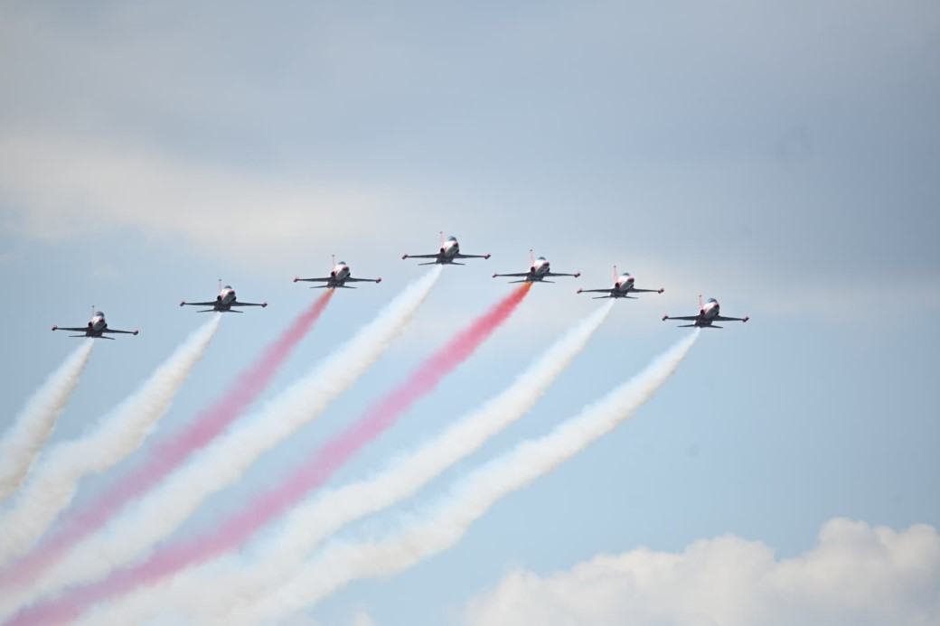 ‘Türk Yıldızları’ Çanakkale semalarında nefesleri kesti