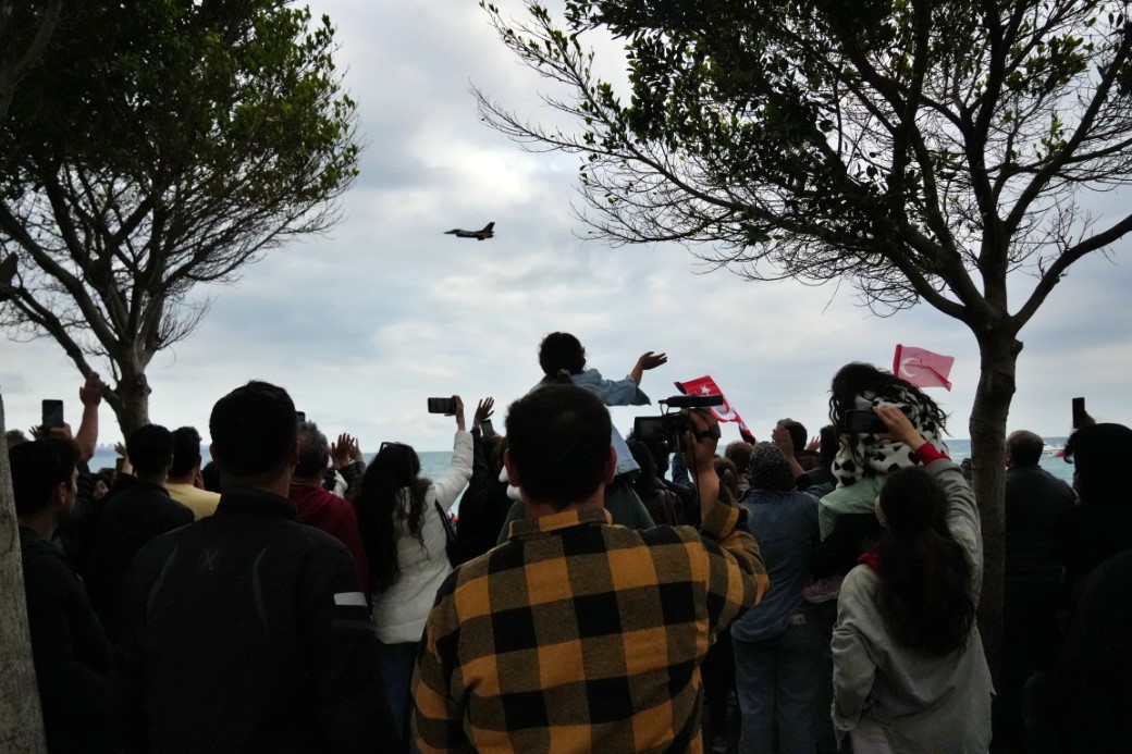 SOLOTÜRK Antalya’da nefes kesti: 23 Nisan kutlamalarında gökyüzü bayraklarla buluştu