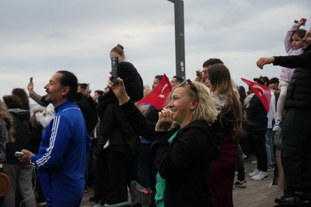 SOLOTÜRK Antalya’da nefes kesti: 23 Nisan kutlamalarında gökyüzü bayraklarla buluştu