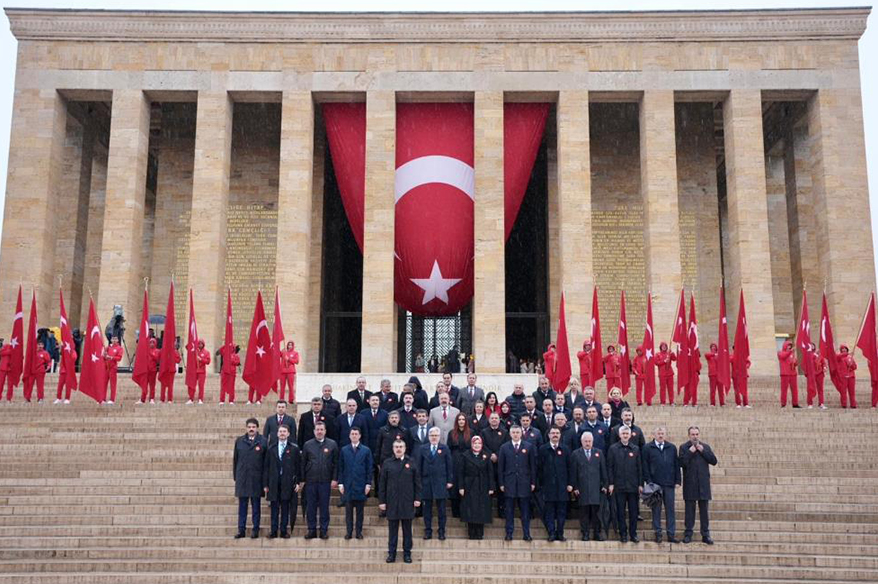 Bakan Tekin, öğrencilerle Anıtkabir’i ziyaret etti