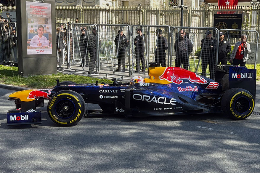 Yuki Tsunoda’dan, İstanbul sokaklarında gösteri sürüşü