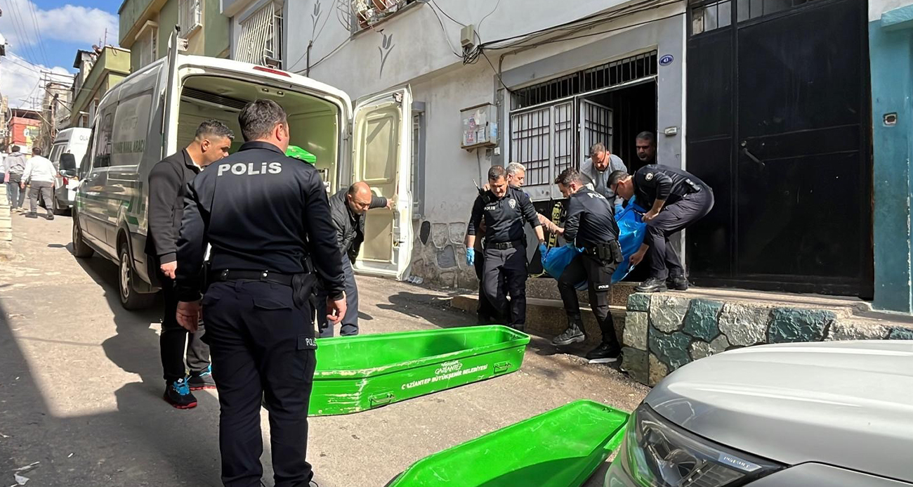 Gaziantep’te sosyal medyada "Cin Ali" olarak bilinen Ali Bal isimli şahsı bıçaklayarak öldüren 14 yaşındaki kızı tutuklandı.