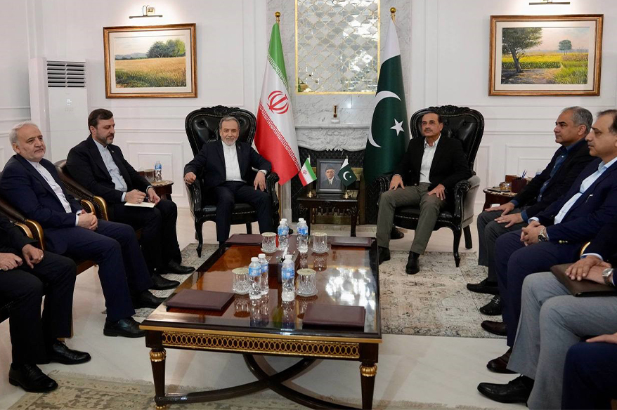 İranlı heyet Pakistan’dan ayrıldı