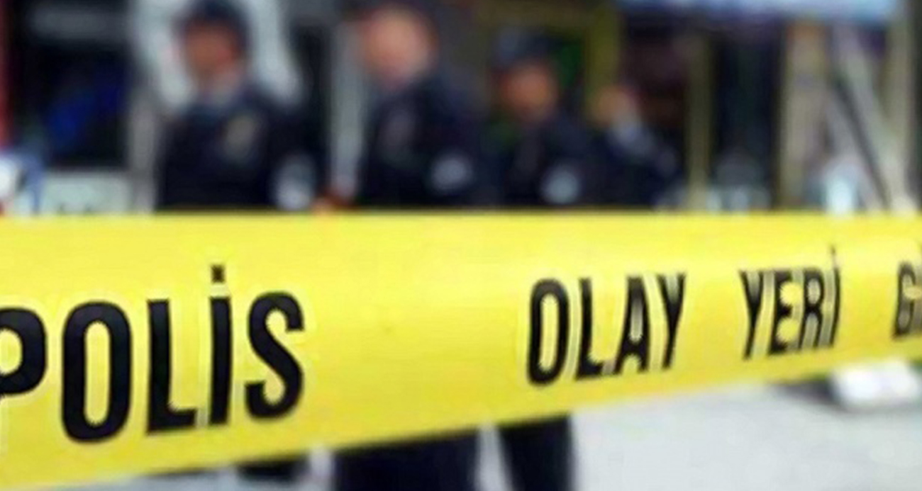 Bolu’nun Gerede ilçesinde bir kadın 2 aylık bebeğini boğazını keserek öldürdü. Cinayet sonrası kayıplara karışan anne, Yeniçağa ilçesinde polis ekipleri tarafından yakalandı.