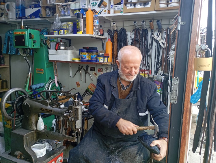 Baba mesleğini 45 yıldır sürdüren ustadan gençlere ‘meslek öğrenin’ tavsiyesi