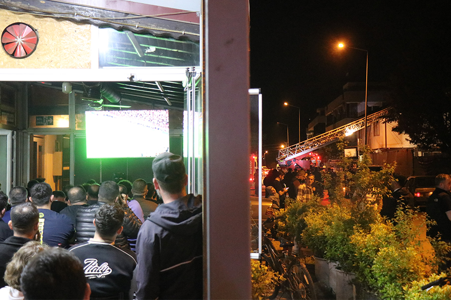 ⁠Mahalle yanarken onlar derbiyi izledi